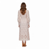 Robe Longue en Dentelle Ajourée avec Manches Bouffantes et Col Montant
