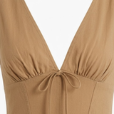 Robe mi-longue évasée à décolleté en V et taille cintrée