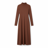 Robe longue ajustée à manches longues et col roulé montant