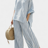 Federica – haut en lin rayé bleu sophistiqué et pantalons décontractés