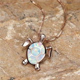 Collier Pendentif Tortue en Opale Feu Verte Vintage