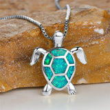 Collier Pendentif Tortue en Opale Feu Verte Vintage