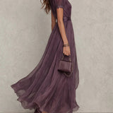 Flavia | Robe longue violette avec décolleté en clé
