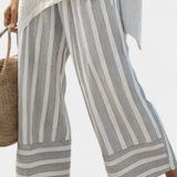 Fiorella – blouse asymétrique élégante et pantalons rayés
